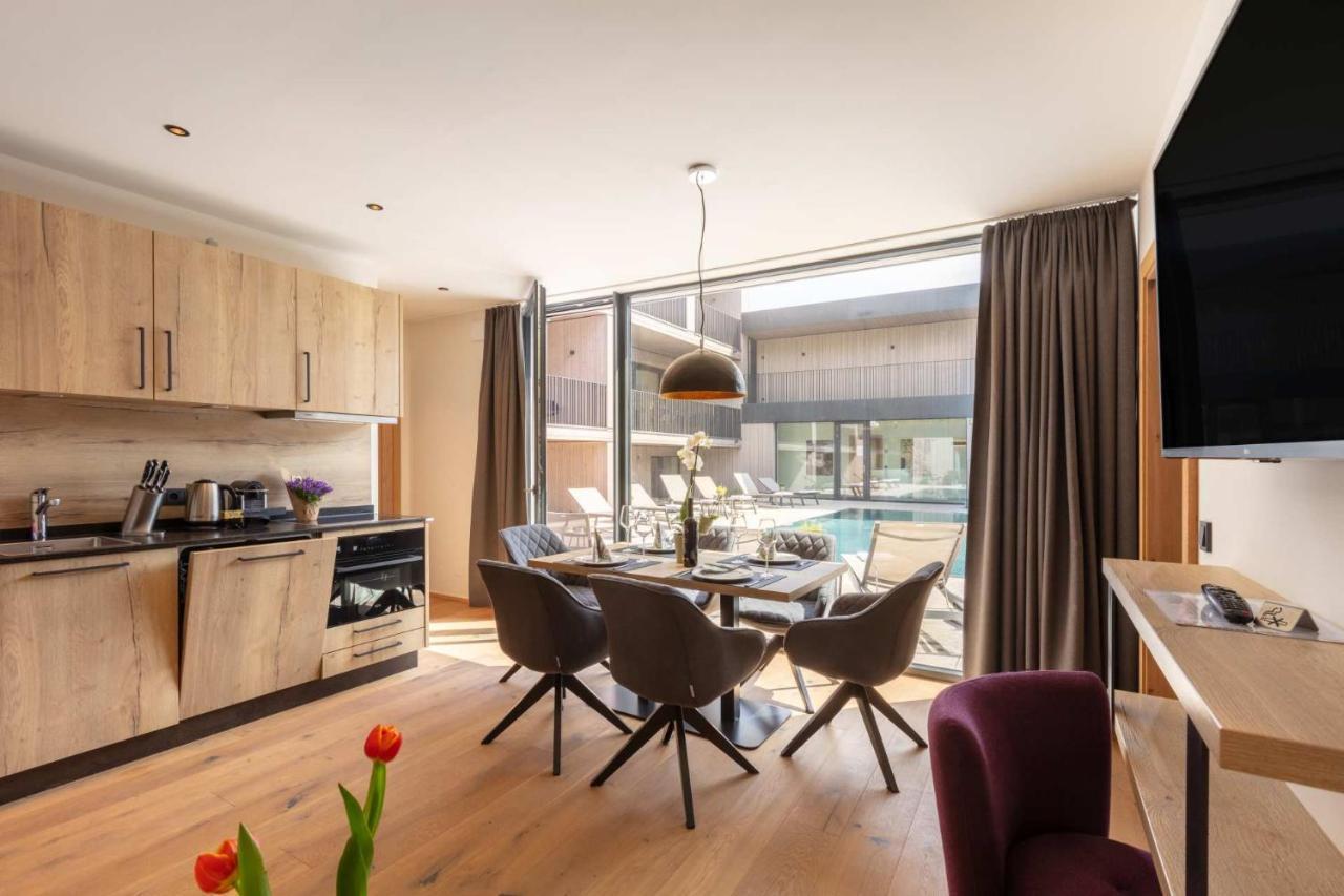 Emma Deluxe Aparthotel Ganzjaehrig Beheizter Aussenpool Piesendorf Buitenkant foto