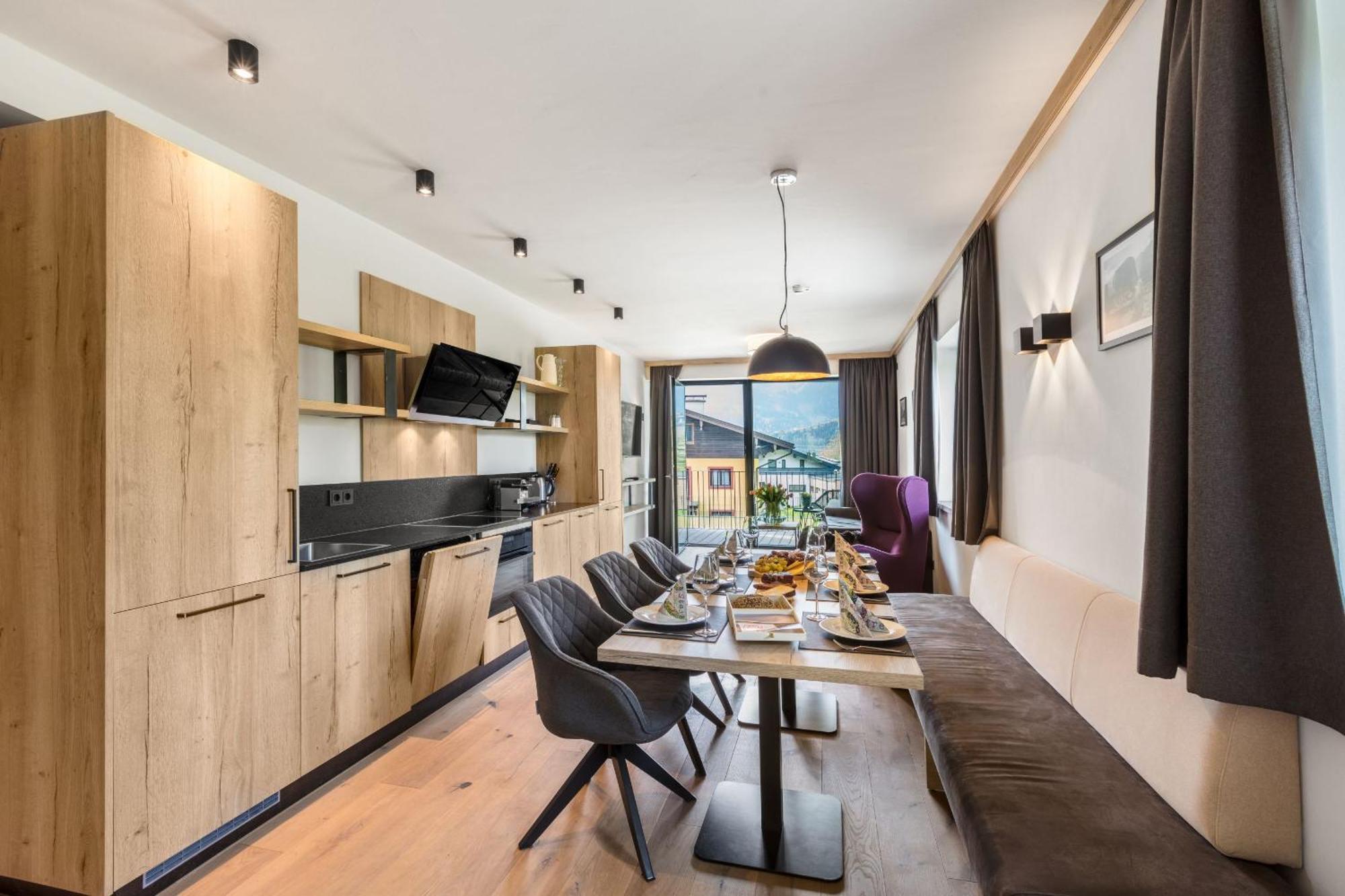 Emma Deluxe Aparthotel Ganzjaehrig Beheizter Aussenpool Piesendorf Buitenkant foto